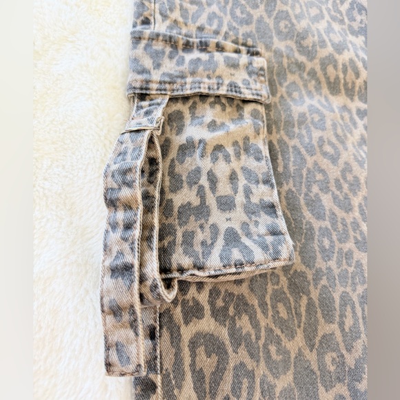 Disclosure Low-Rise Baggy Cargo Leopard Print Jeans - Size 7/28 - Picture 7 of 12